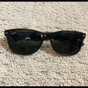 Ray-Ban Wayfayers sunglasses in tortoise shell